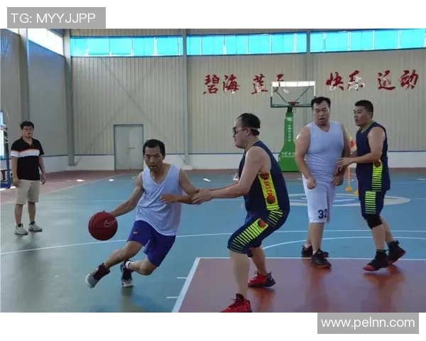 重庆篮球队在邀请赛中的团队配合表现分析与点评